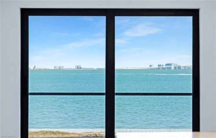 Views of the Bay all around!