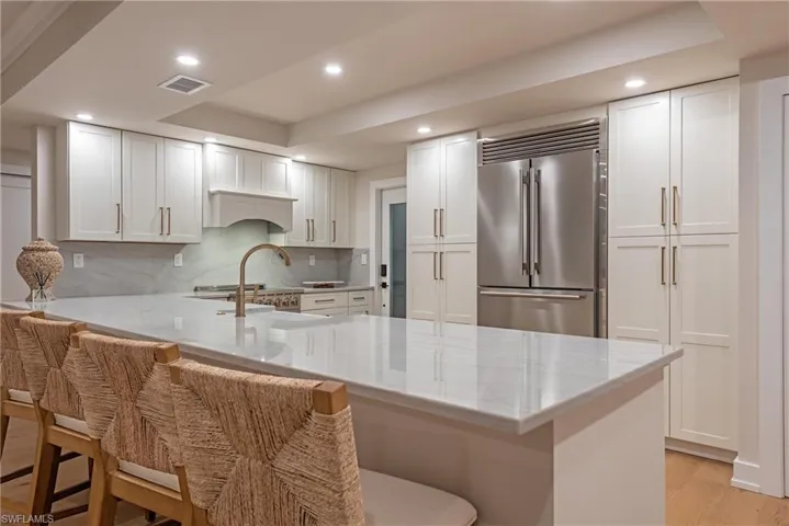 400  Park Shore  DR, Naples, FL 34103