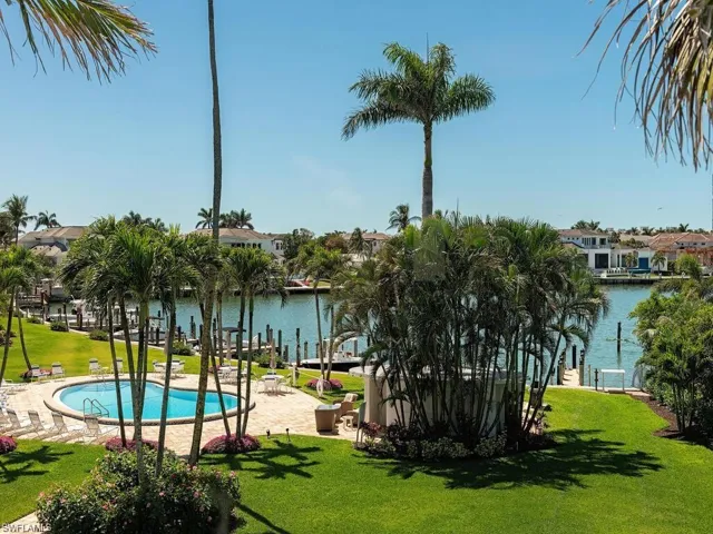 400  Park Shore  DR, Naples, FL 34103