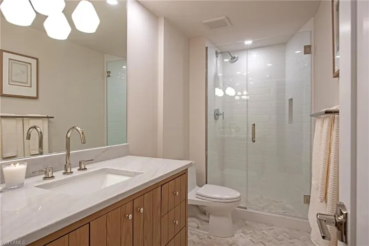 400  Park Shore  DR, Naples, FL 34103