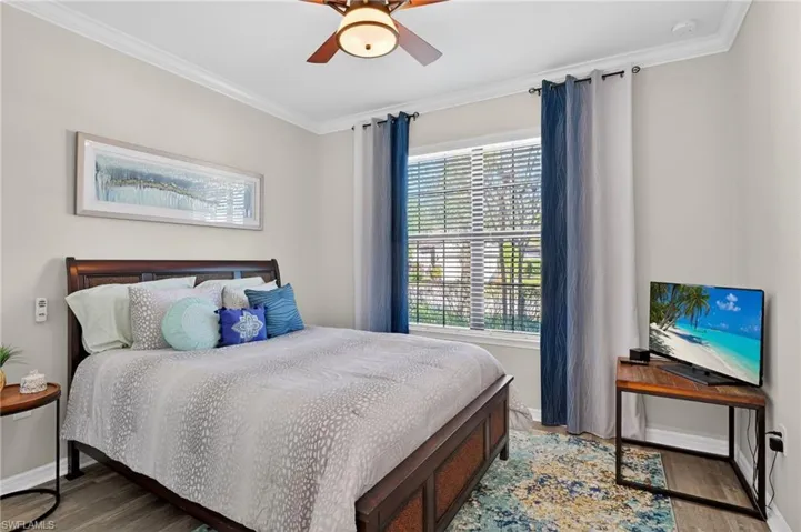 Queen size bed