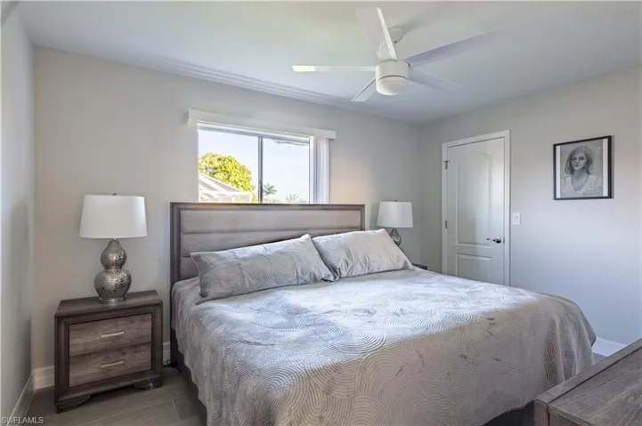 Guest room with King bed