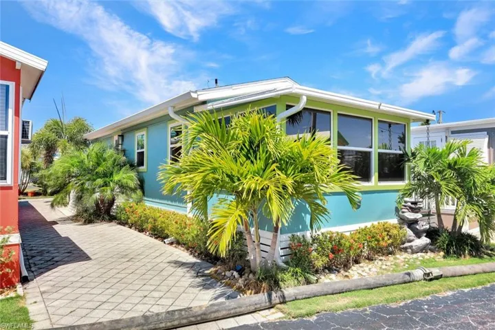 Welcome home to 414 Papaya Street!