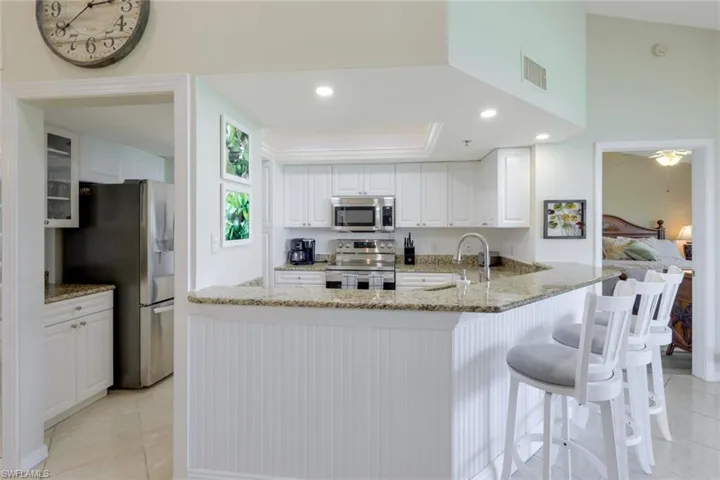 Kitchen with Side Bar... Light & Bright...