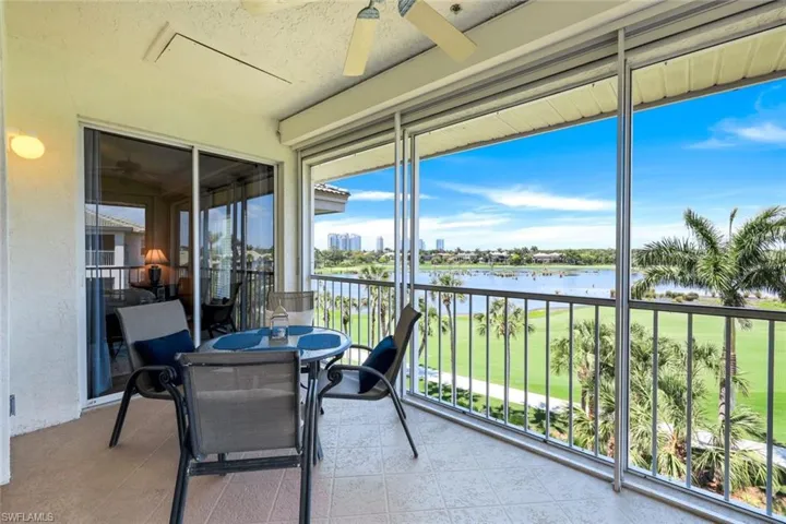Sunsets, cocktails and morning coffee! It's all possible right here on your spacious lanai!