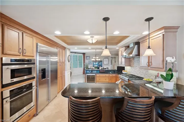 BREAKFAST BAR