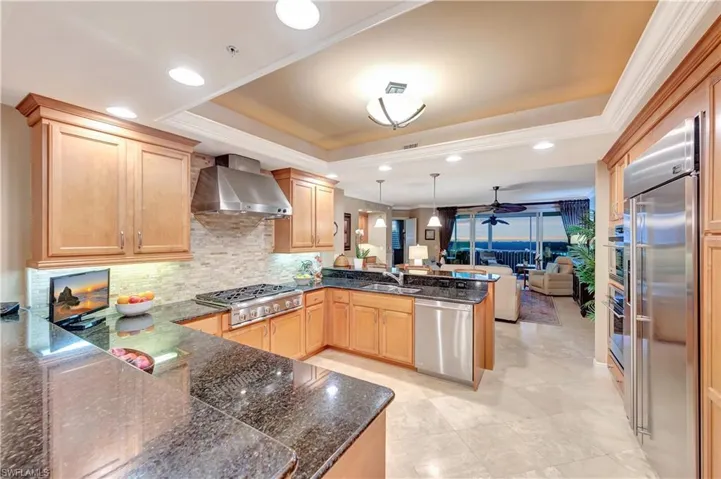 THE PERFECT FLOORPLAN FOR ENTERTAINING