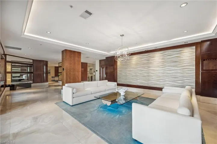 GRANDE GENEVA LOBBY