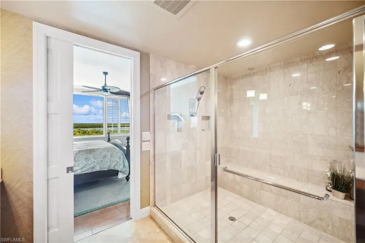 OVERSIZED WALK IN SHOWER WITH SEAT