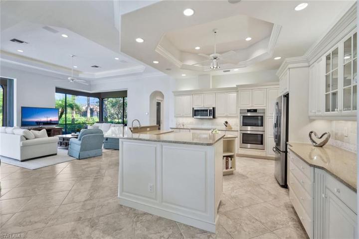 Custom wood island kitchen w/ tray ceiling