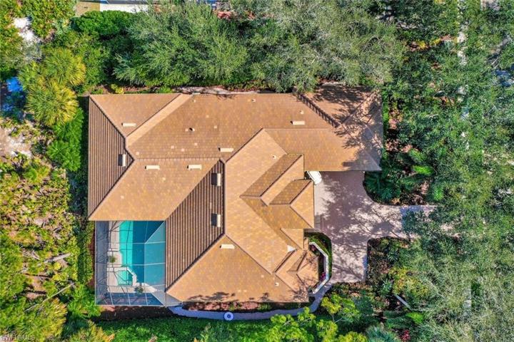New flat-tile roof by Kelly Roofing