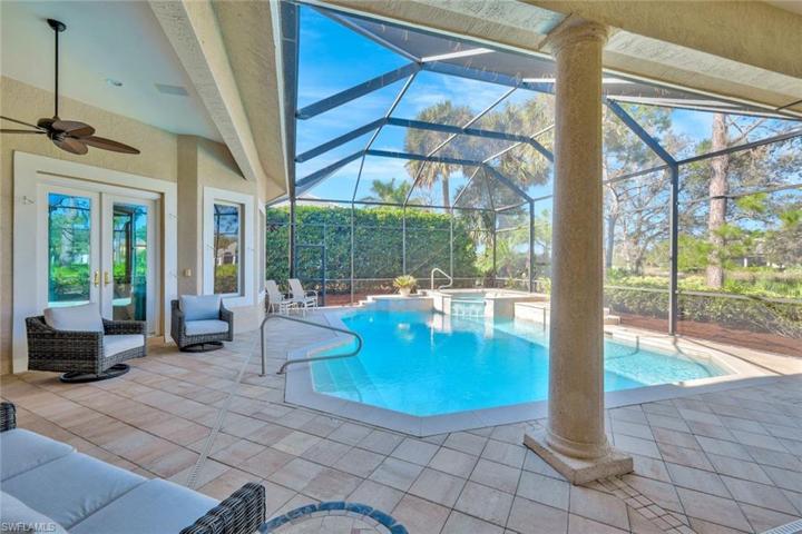 Ample covered seating & lounging outdoors