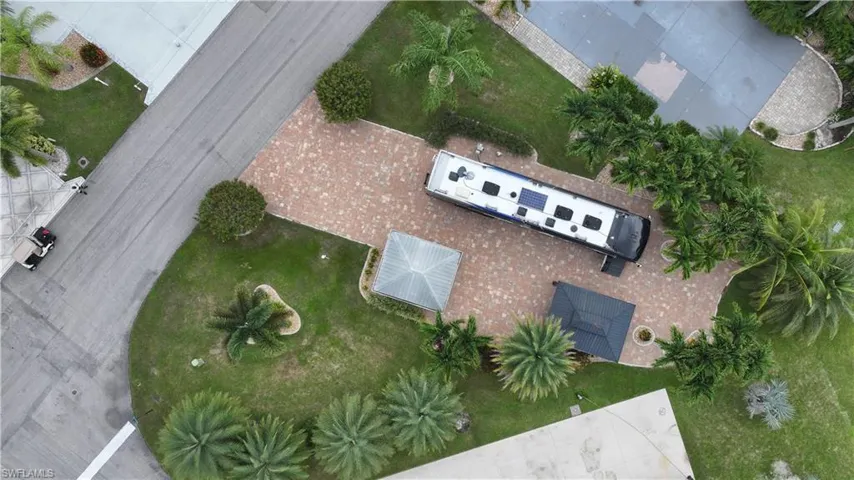 Aerial view of property and surrounding area