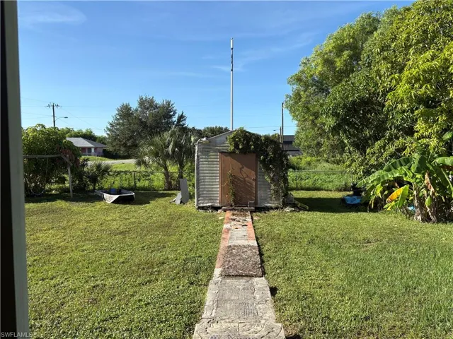 View of yard with a storage shed