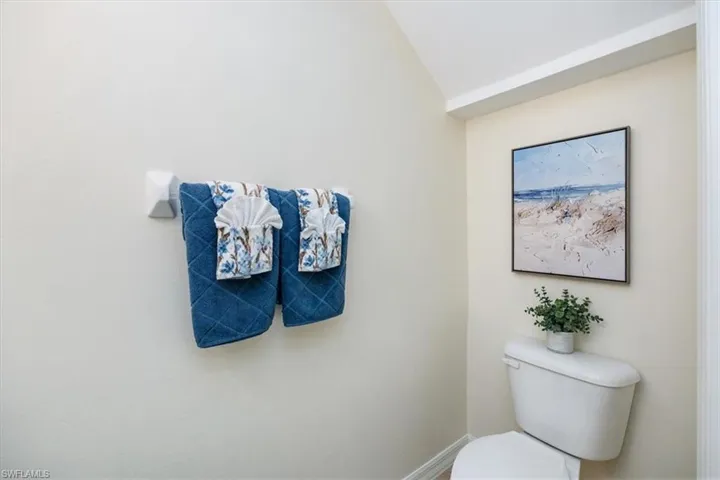 Guest 1/2 bath