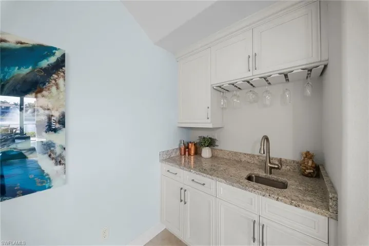 8030 Signature Club Cir 6, Naples, Florida 34113