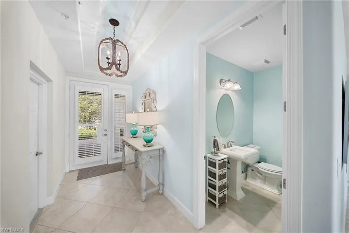 8030 Signature Club Cir 6, Naples, Florida 34113