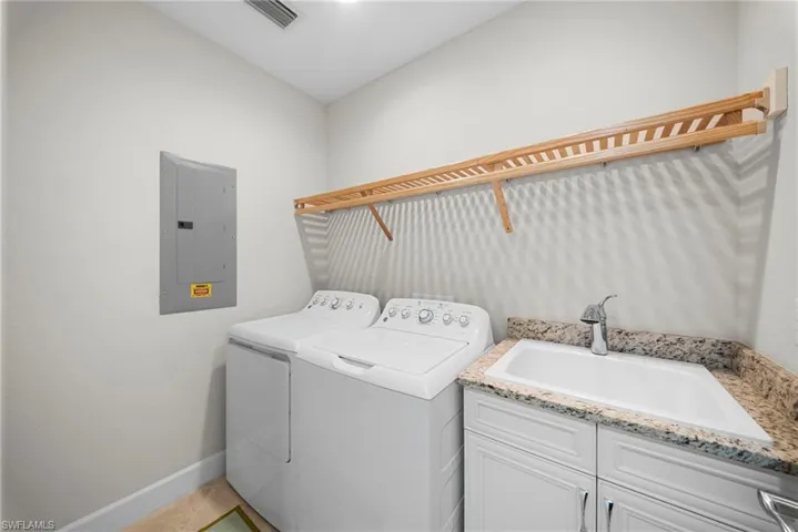8030 Signature Club Cir 6, Naples, Florida 34113