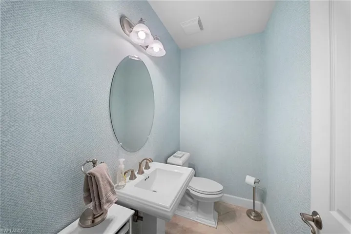 8030 Signature Club Cir 6, Naples, Florida 34113