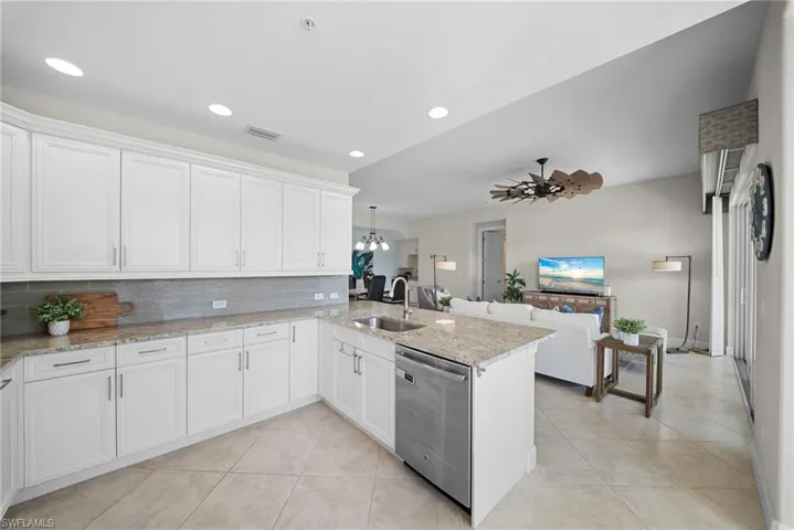 8030 Signature Club Cir 6, Naples, Florida 34113