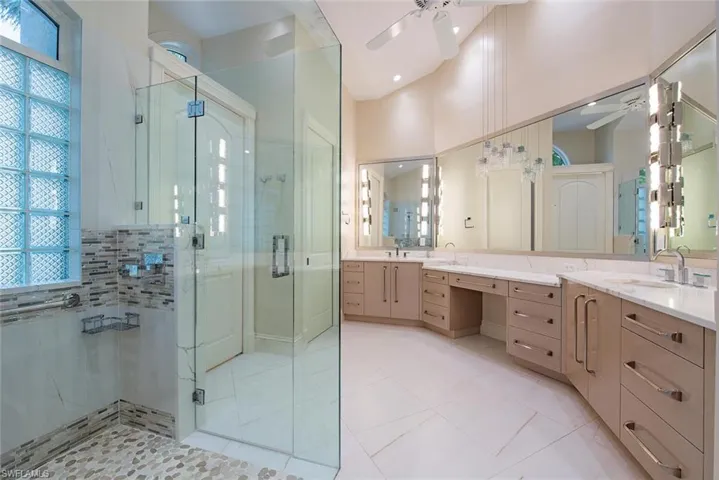 180  7th S AVE, Naples, FL 34102