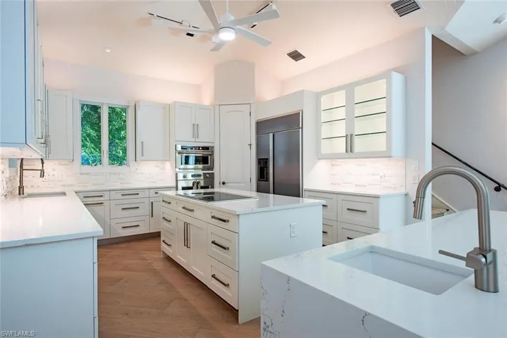 180  7th S AVE, Naples, FL 34102