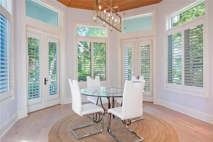 180  7th S AVE, Naples, FL 34102