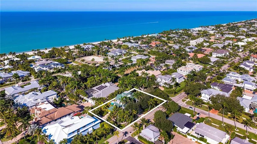 180  7th S AVE, Naples, FL 34102