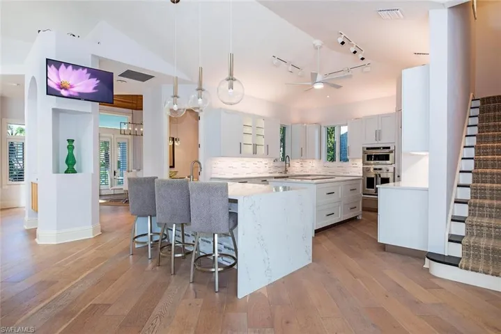 180  7th S AVE, Naples, FL 34102