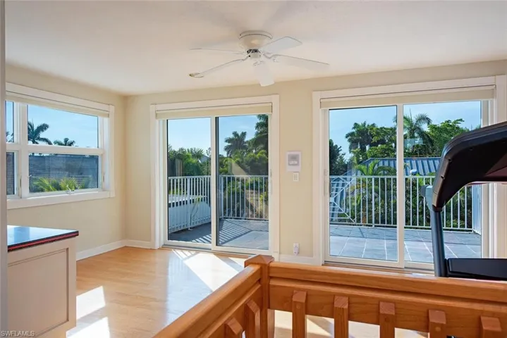 180  7th S AVE, Naples, FL 34102