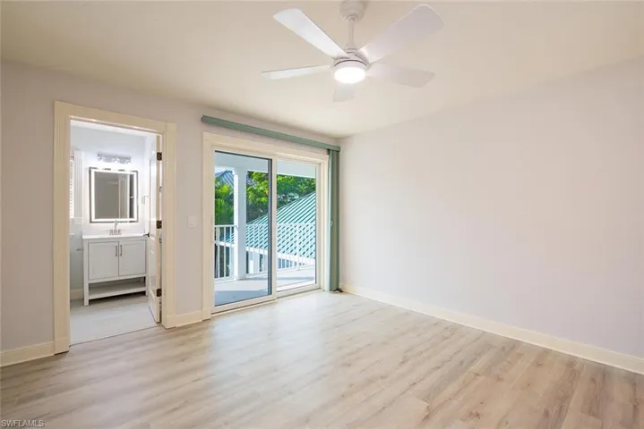 180  7th S AVE, Naples, FL 34102