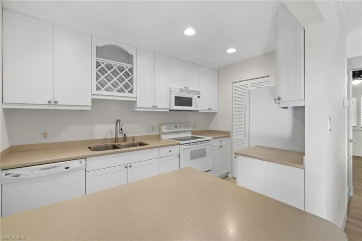 788  Park Shore  DR, Naples, FL 34103