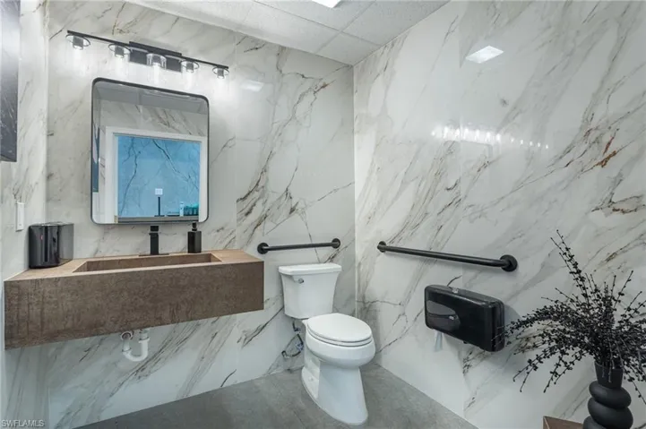 3520 Old Metro Pkwy, Fort Myers, Florida 33916
