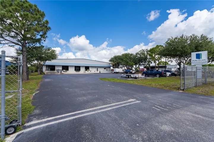 3520 Old Metro Pkwy, Fort Myers, Florida 33916