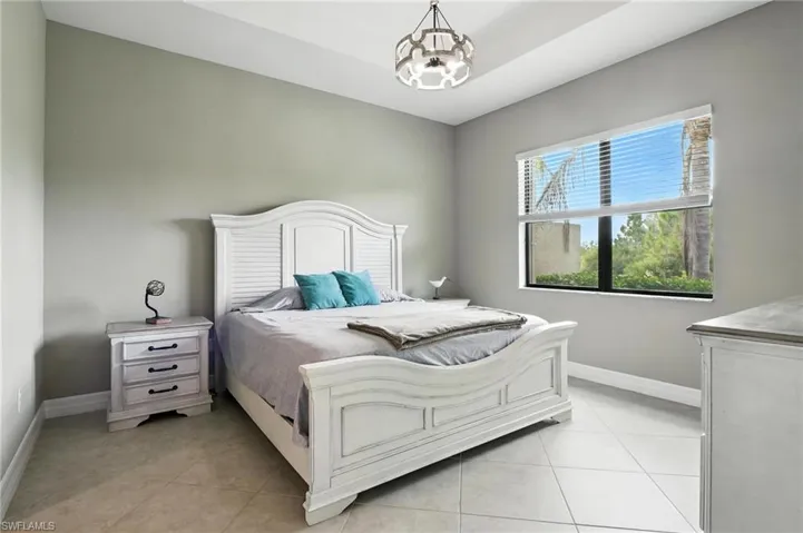 King size bed