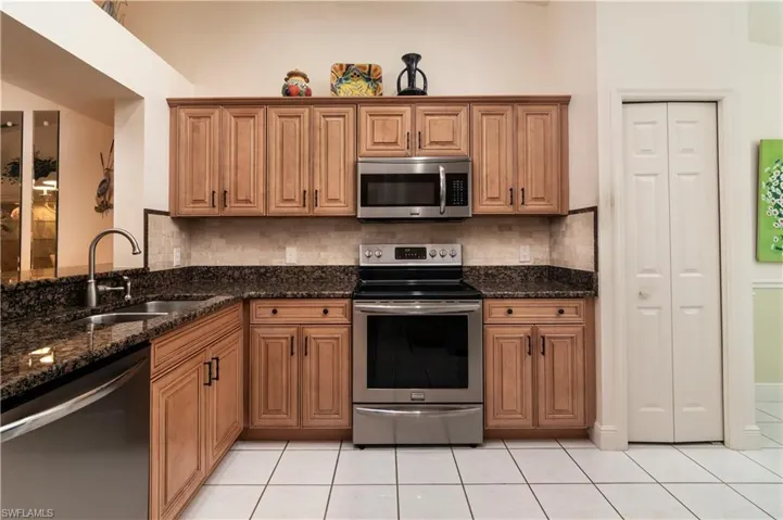 3032  West Crown Pointe  BLVD, Naples, FL 34112