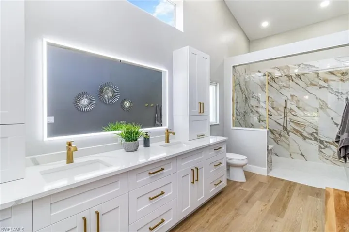 Principal bathroom