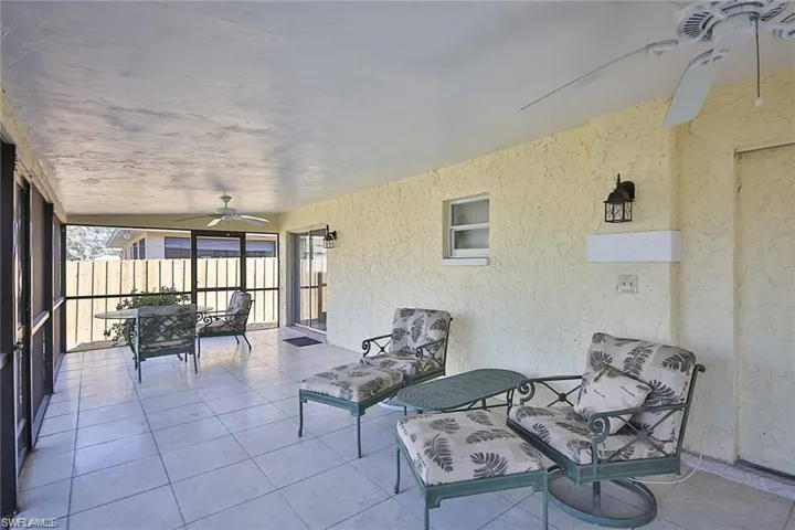 Sunroom / solarium featuring a ceiling fan