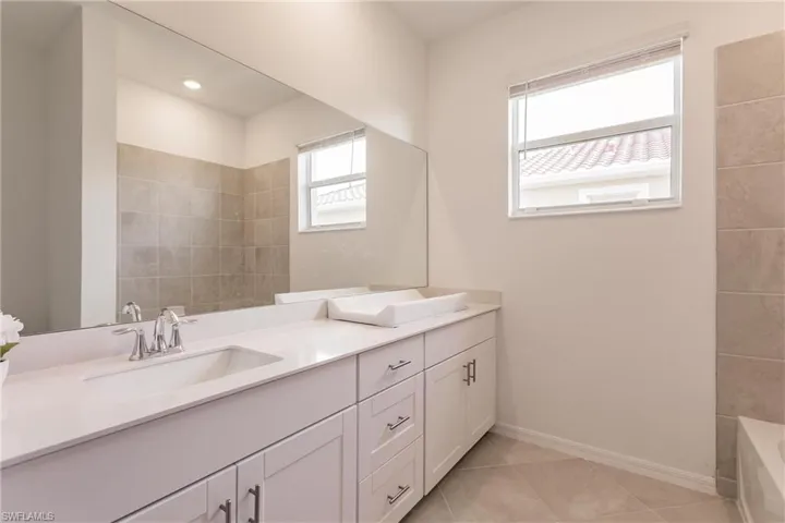 2805  Citrus  ST, Naples, FL 34120