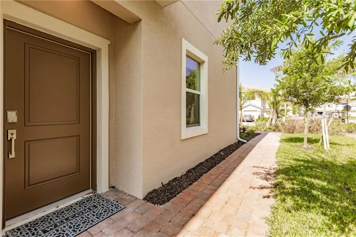 2805  Citrus  ST, Naples, FL 34120