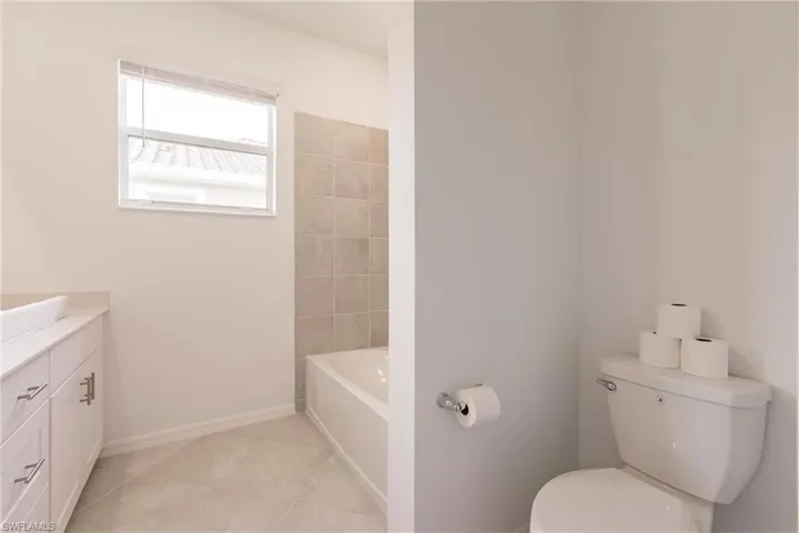 2805  Citrus  ST, Naples, FL 34120