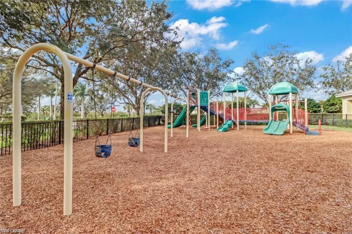 2805  Citrus  ST, Naples, FL 34120