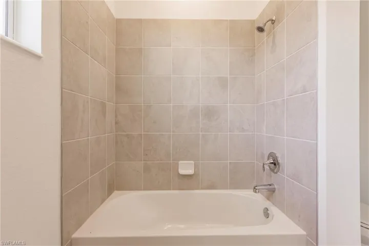 2805  Citrus  ST, Naples, FL 34120
