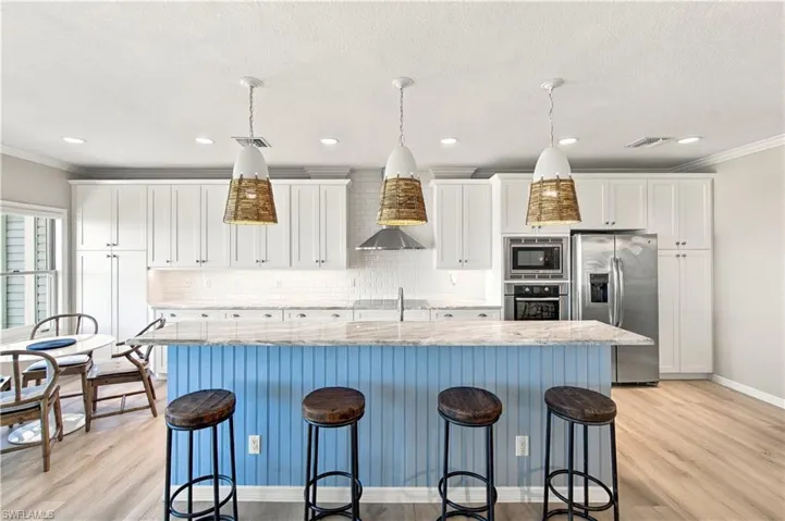 137 Barefoot Cir 4-8, Bonita Springs, Florida 34134