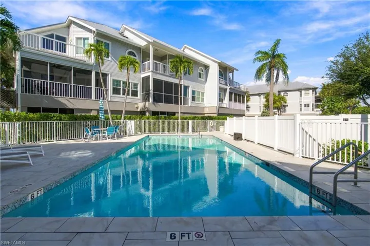 137 Barefoot Cir 4-8, Bonita Springs, Florida 34134