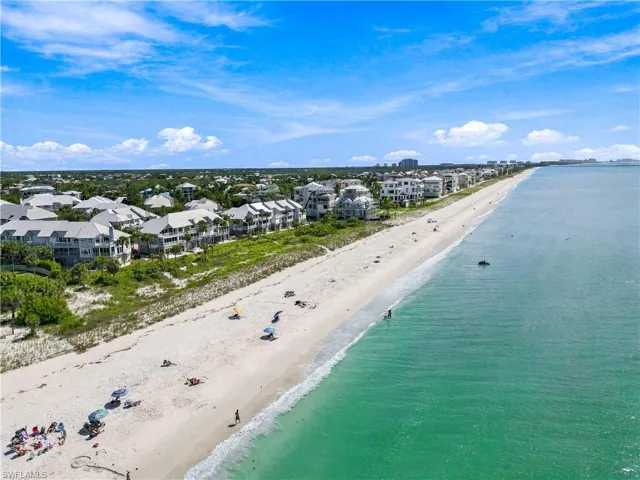 137 Barefoot Cir 4-8, Bonita Springs, Florida 34134