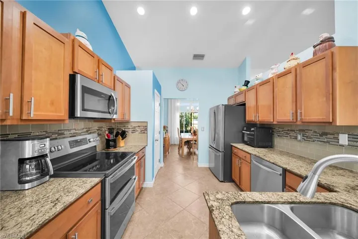 Stainless Steel appliances, Granite counters, Tile Floor, Both Formal and informal Dining