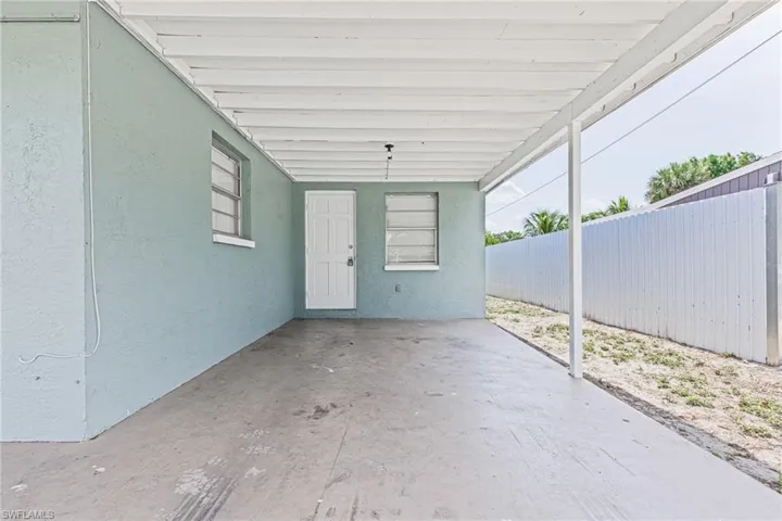 950  Tropical Palm  AVE, North Fort Myers, FL 33903
