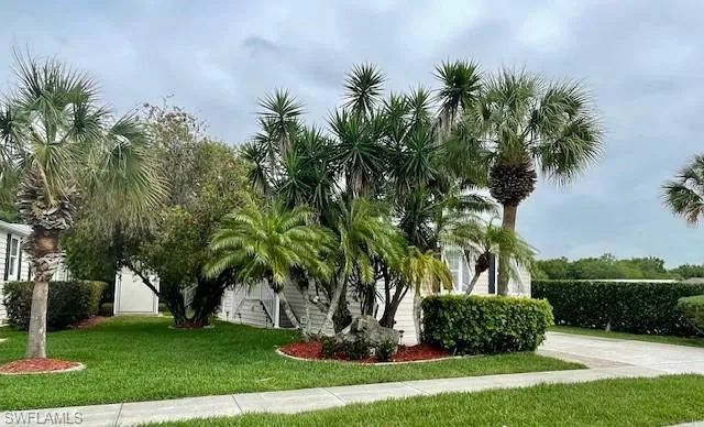 1100  Diamond Lake  CIR, Naples, FL 34114