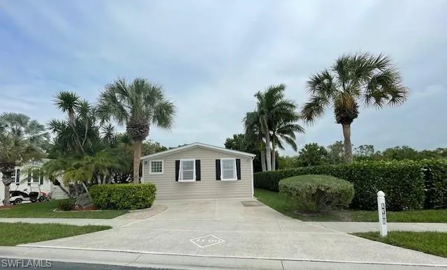 1100  Diamond Lake  CIR, Naples, FL 34114